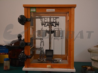 Mechanical Analytical Balance